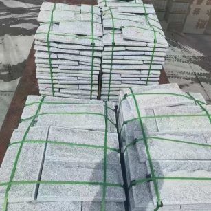 上饶 芝麻白蘑菇石装车出货