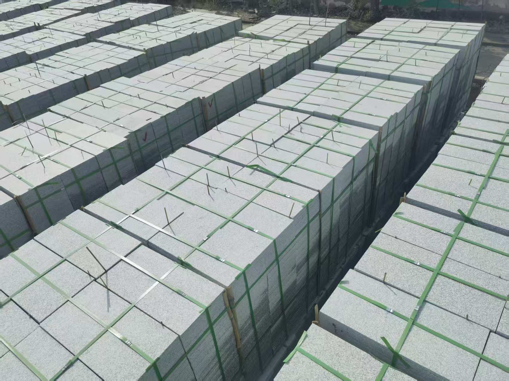 上饶 芝麻白1.8公分火烧300*600地铺，清仓大甩卖