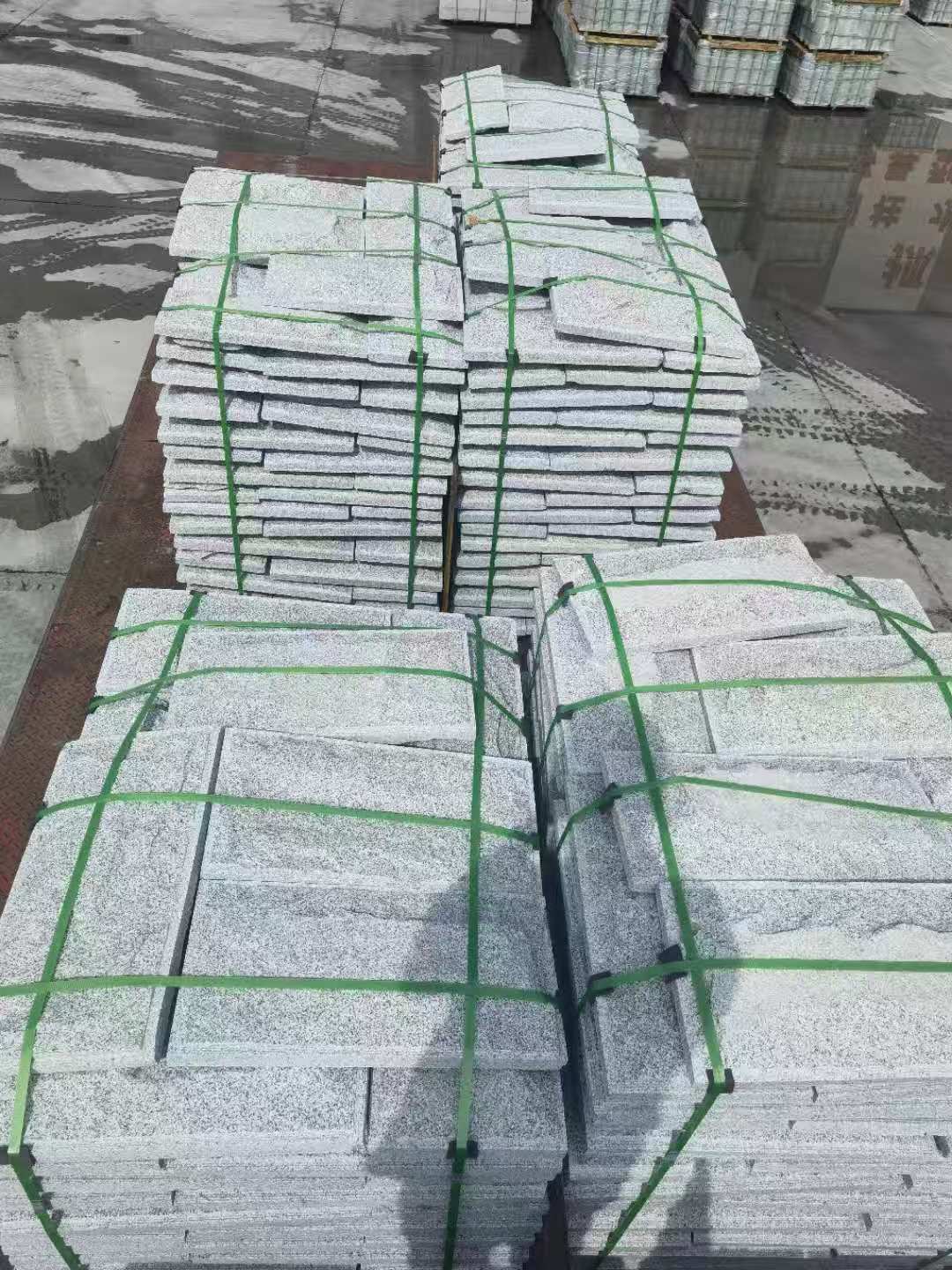 上饶 芝麻白蘑菇石装车出货