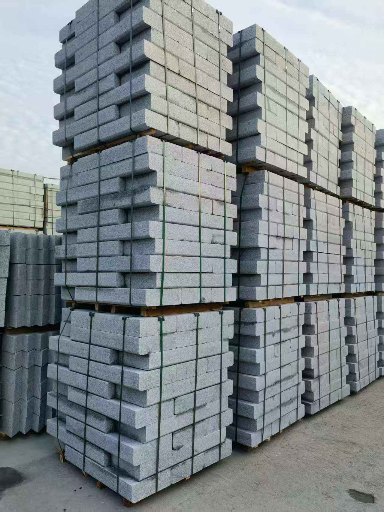 上饶 路沿石（路侧石），颜色一致，尺寸标准