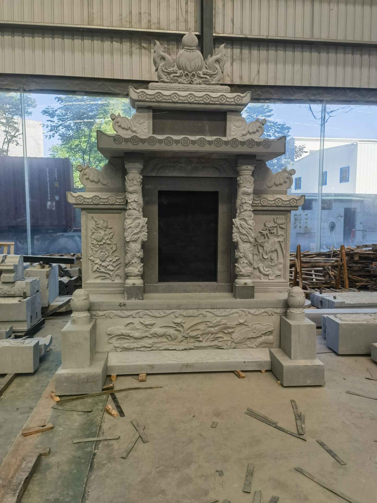 上饶 芝麻灰高档墓碑、土墓，一套也支持定做