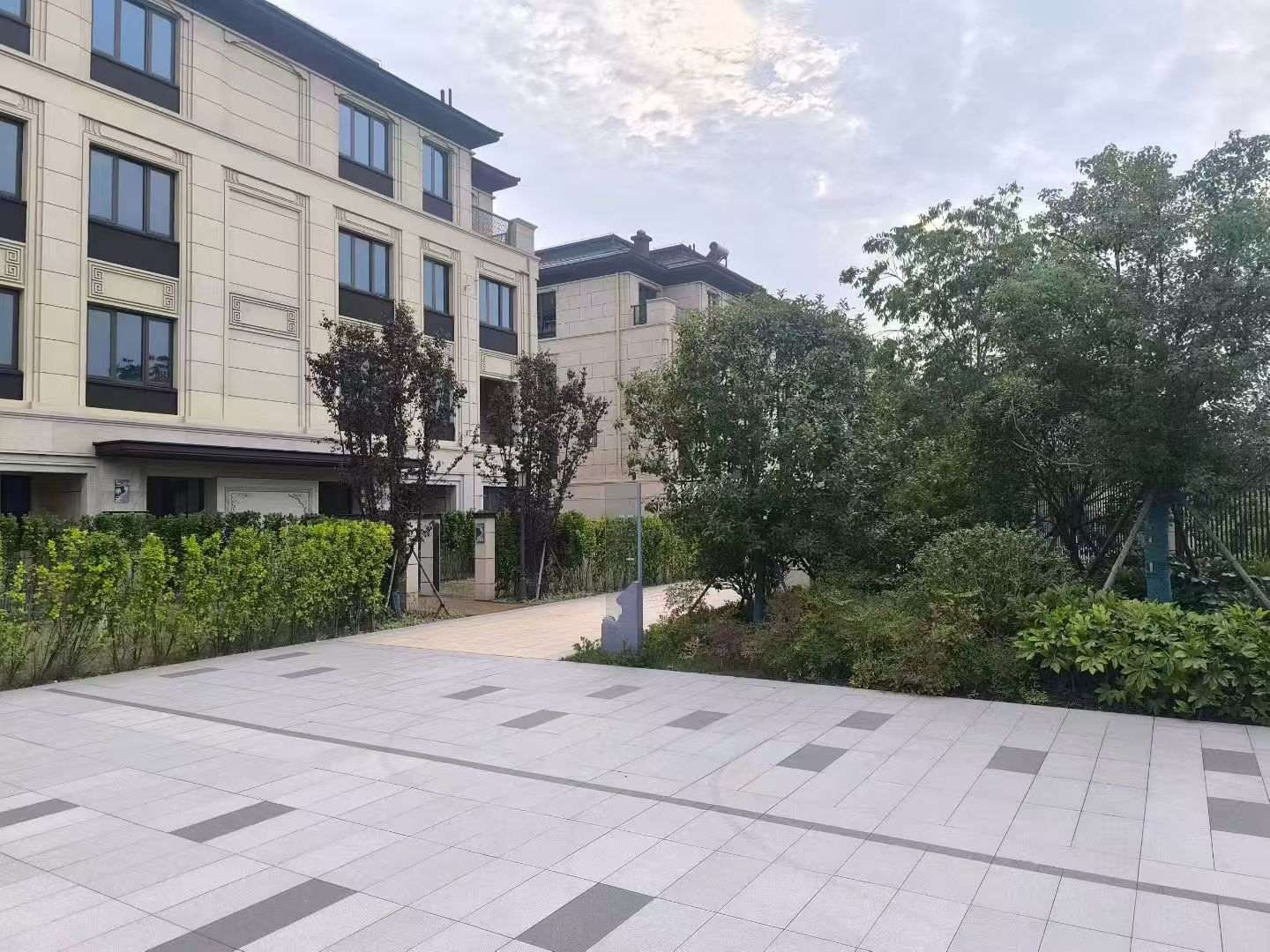 上饶 芝麻白与芝麻白搭配铺装，尺寸1200*600