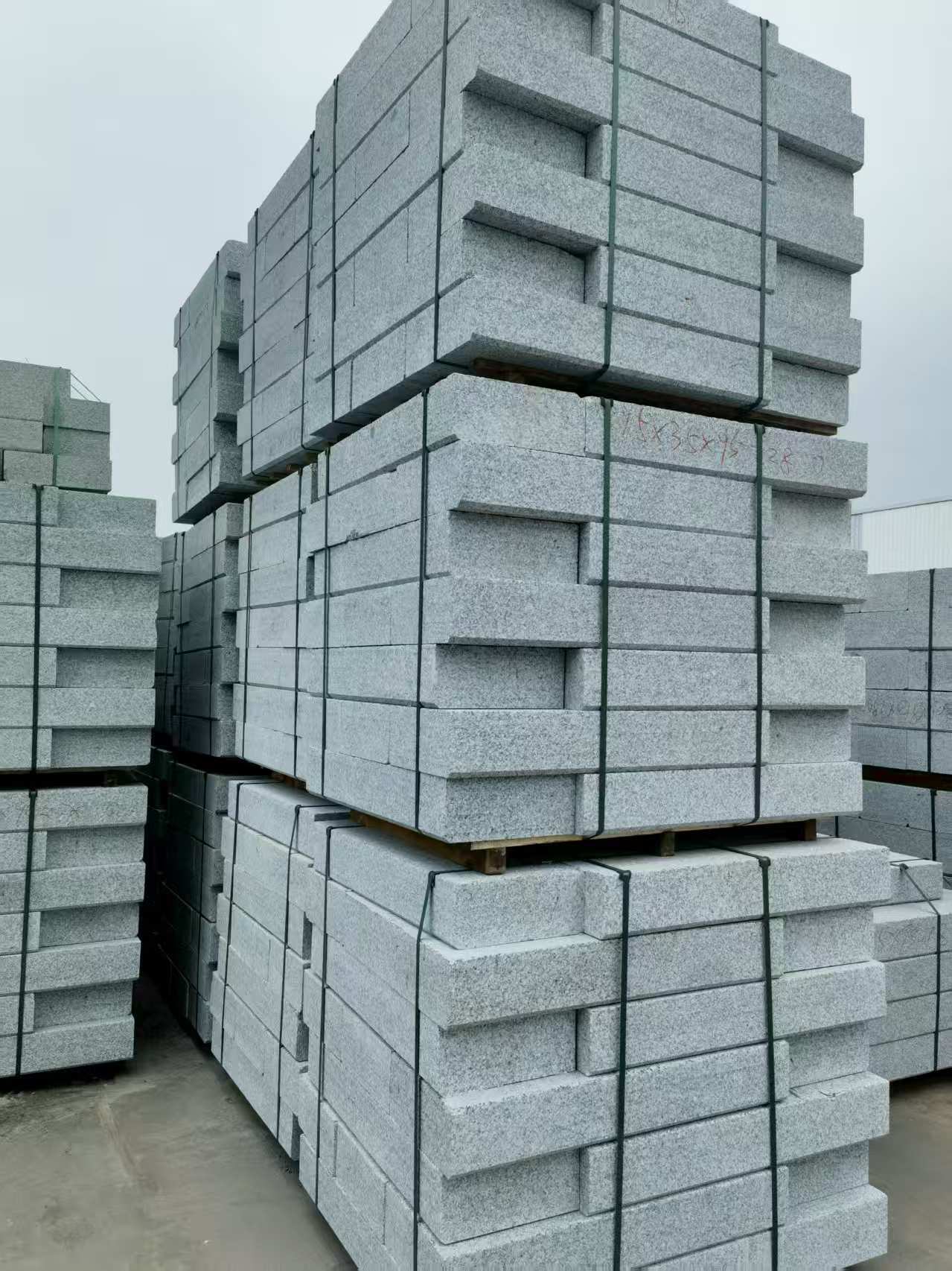 上饶 路沿石，板板正正的路沿石