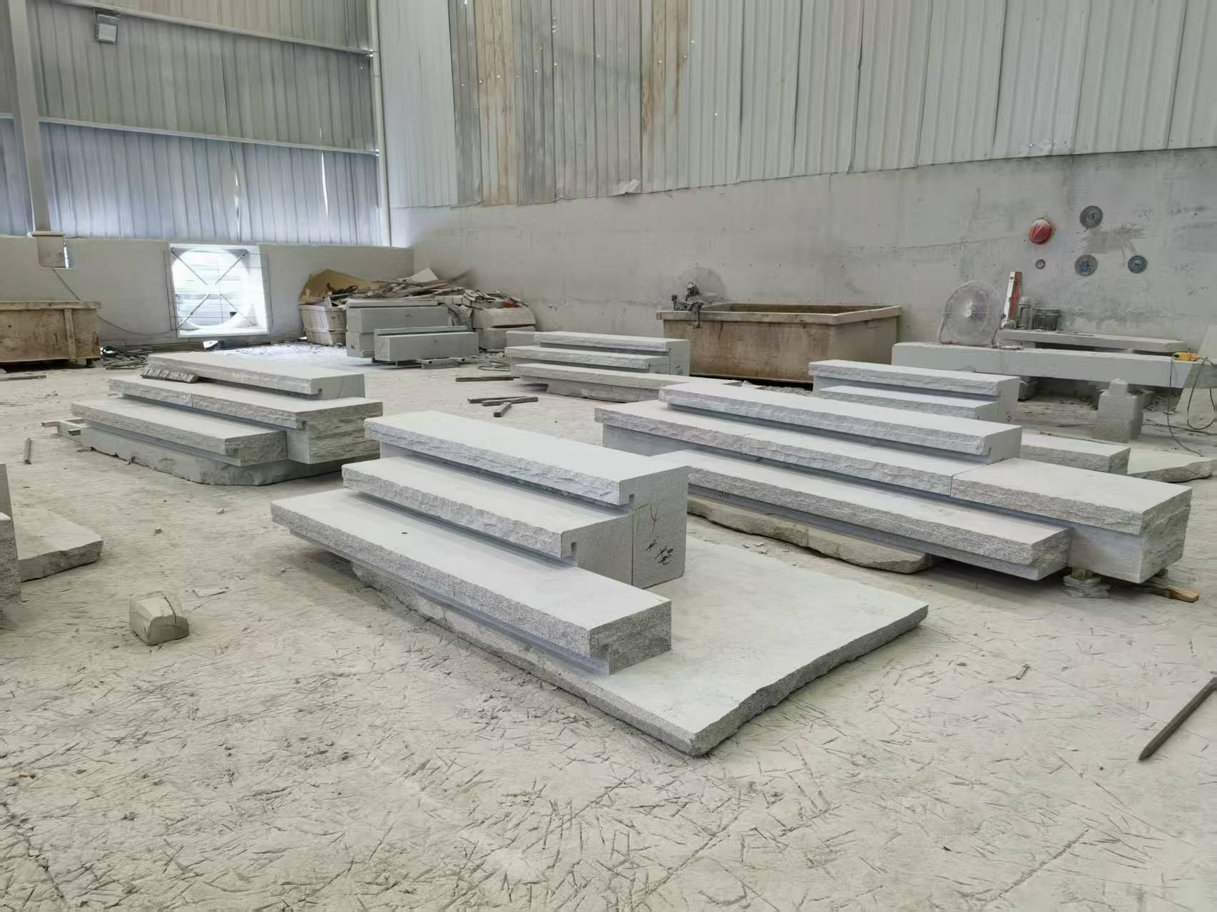 上饶 整石台阶（大面火烧+侧面自然面），出货前厂内拼装