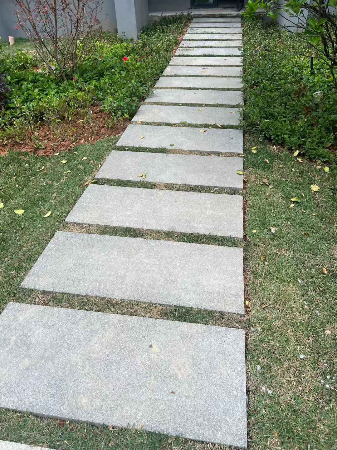 上饶 芝麻黑小区踏步、汀步石铺装效果