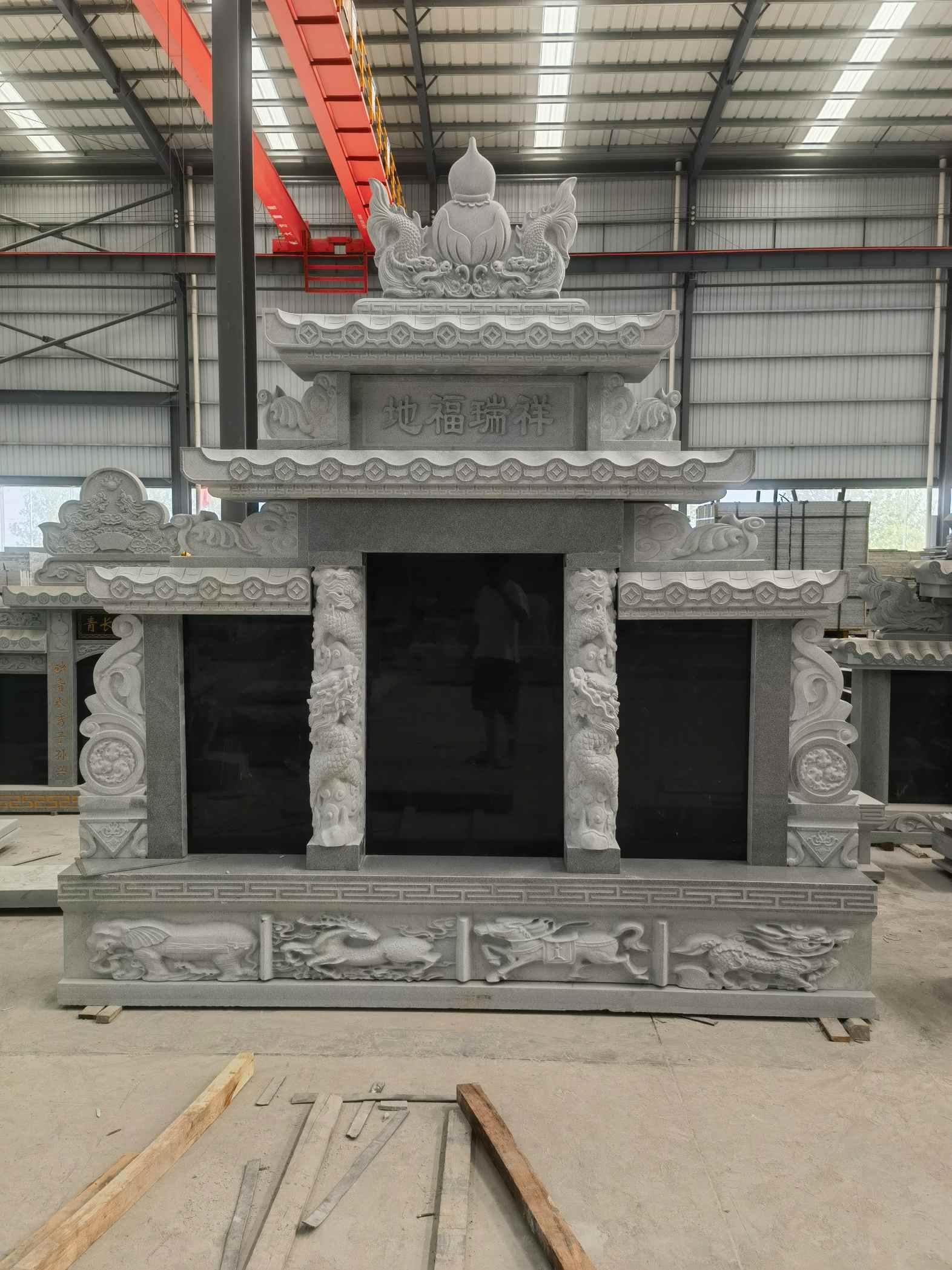 上饶 芝麻灰高档墓碑、土墓，一套也支持定做