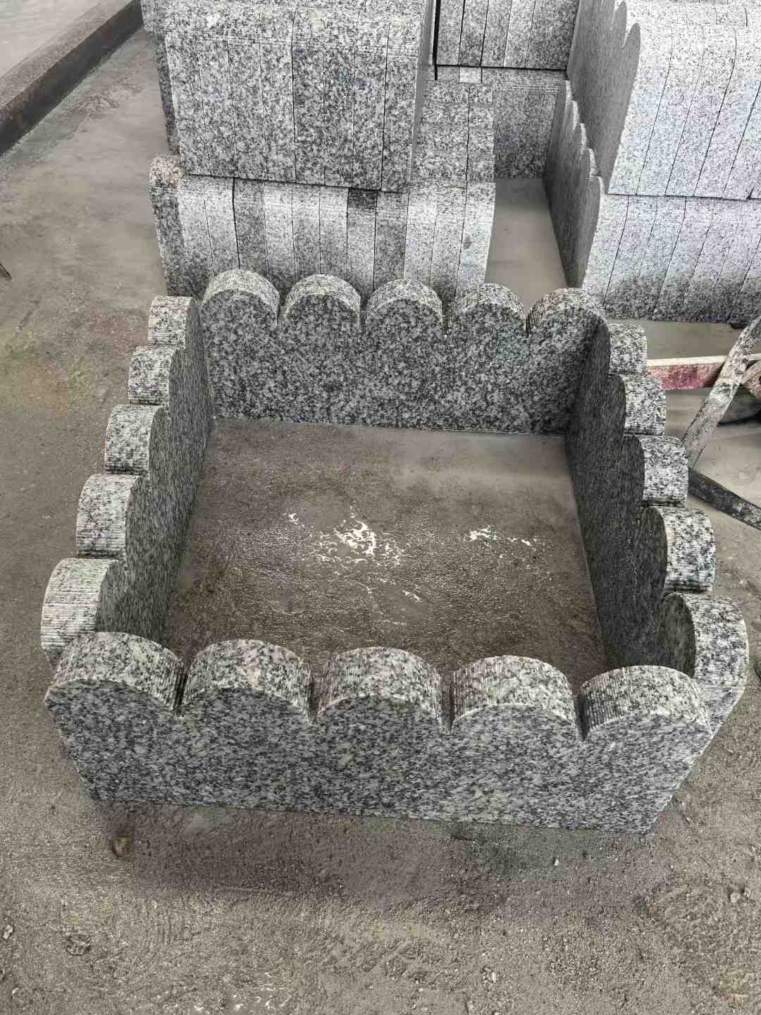 上饶 花边石、花坛围栏石、花池界石、菜园栅栏石、镶边石、波浪状界石介绍
