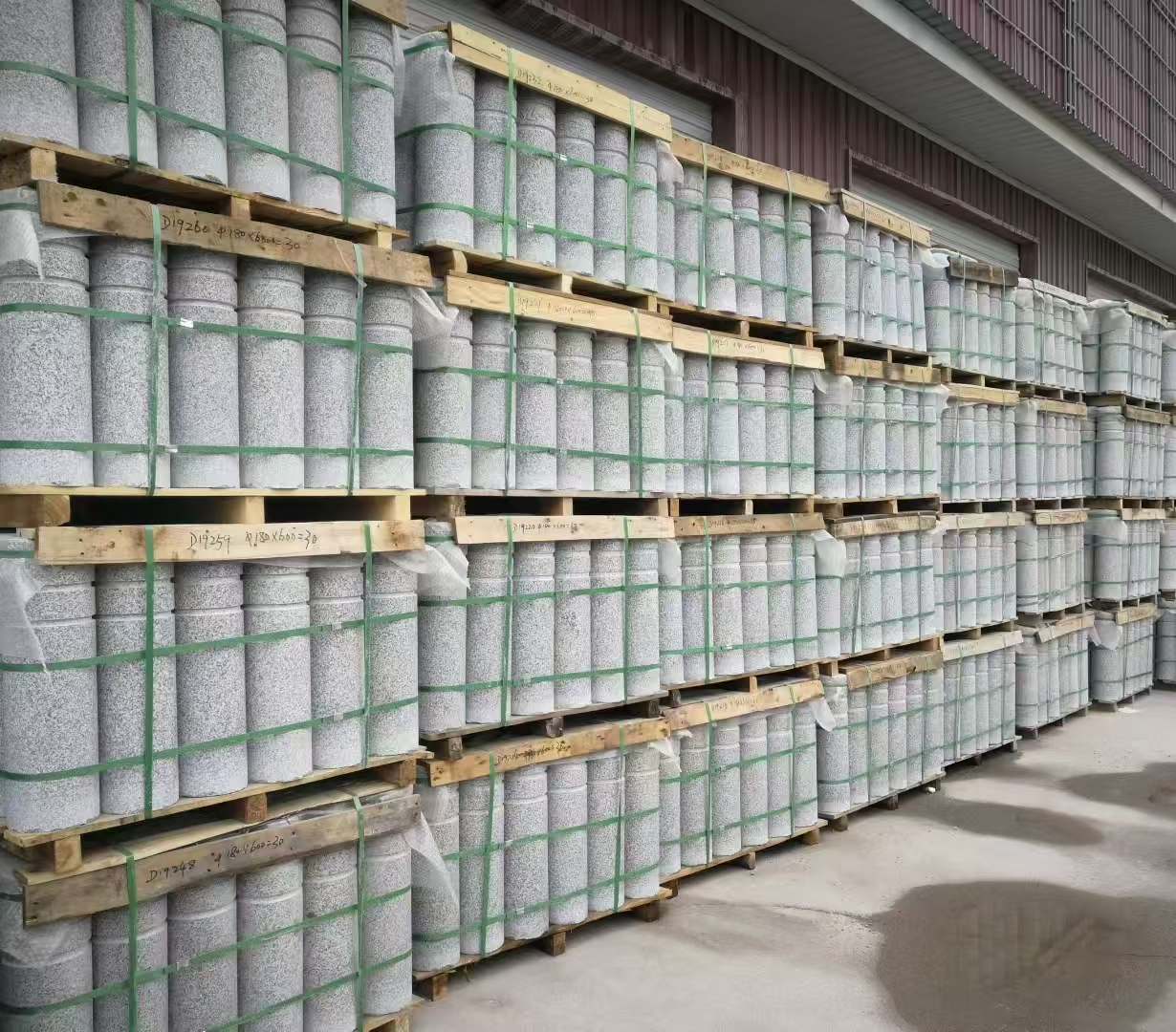 上饶 芝麻白挡车柱、阻车桩、隔离柱