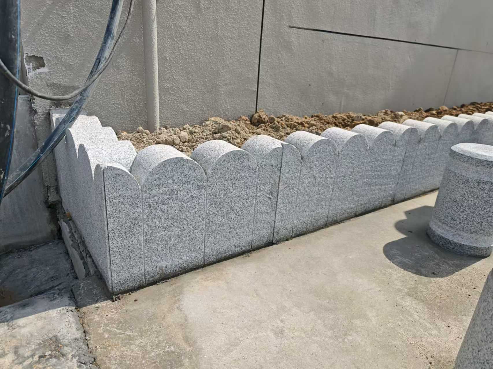 上饶 芝麻白花岗岩花边石铺装效果图